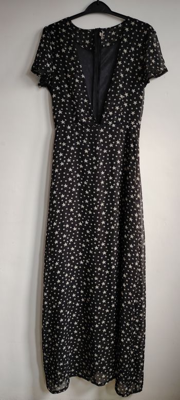 Robe longue noire étoilée fluide – décolleté plongeant – Taille M