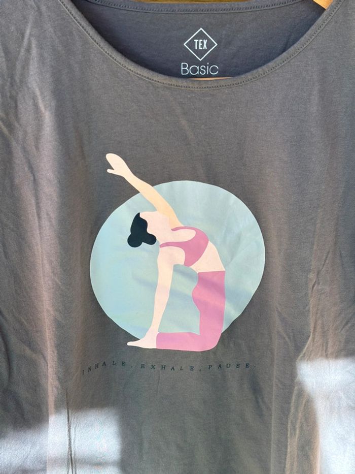 T-shirt motif yoga - photo numéro 2
