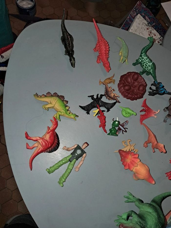 Gros lot de dinosaures avec son sac stégosaure - photo numéro 3
