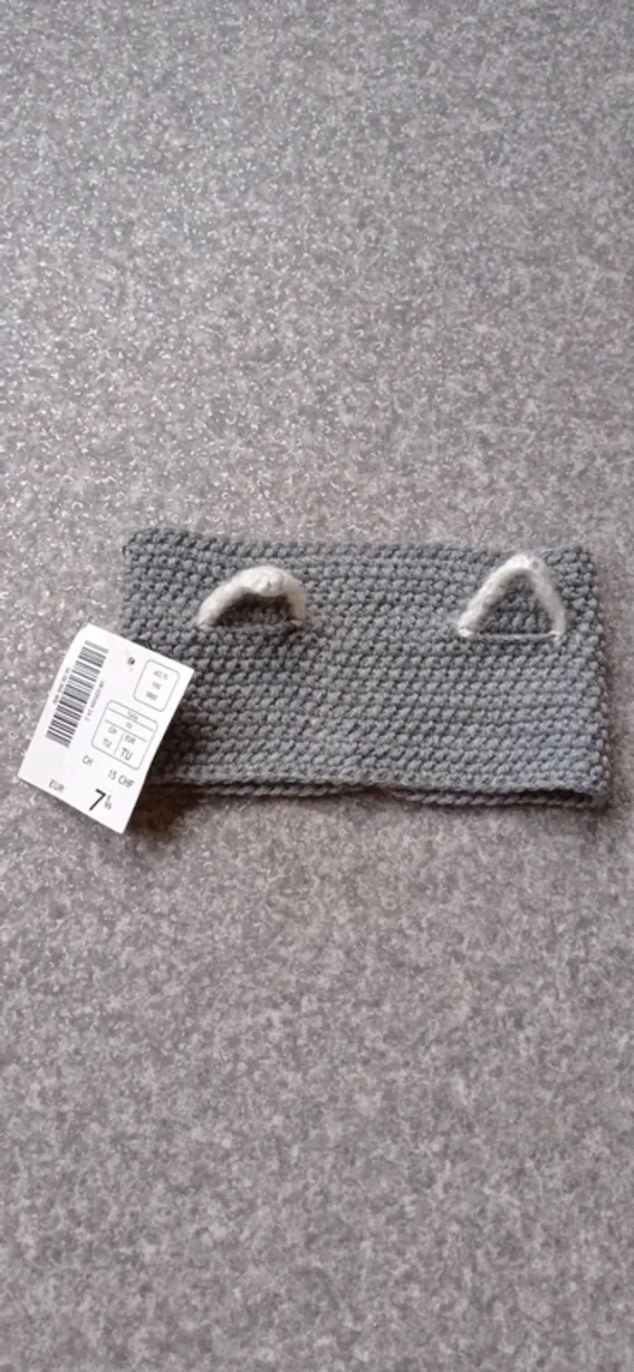 Cache oreilles neuf
Taille unique mais taille 3/4 ans ça passe.