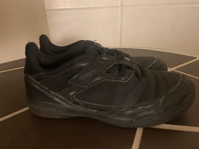 Chaussures noires Futsal Décathlon - photo numéro 4