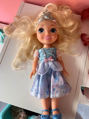 Poupée cendrillon officielle disney