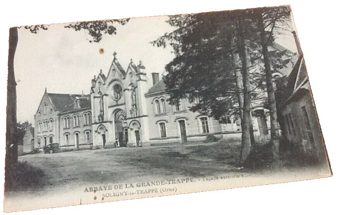 Carte postale ancienne Soligny-La-Trappe (Orne) Abbaye de La Grande-Trappe Façade extérieure
