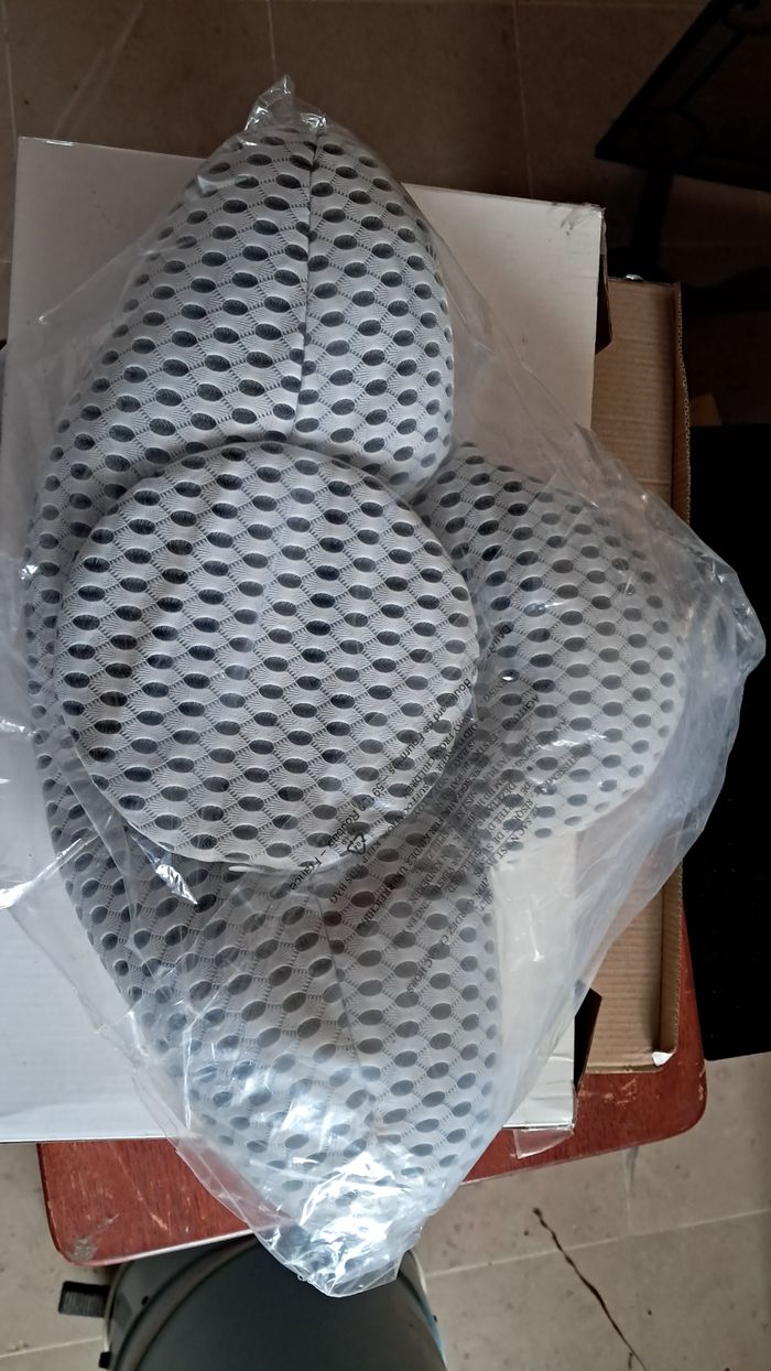 Coussin Damart  pour lombaires NEUF - photo numéro 2