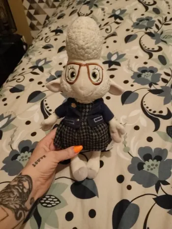 Peluche Adjointe au Maire de Zootopie "Bellwether"