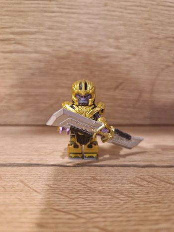 Figurine type lego Thanos Marvel