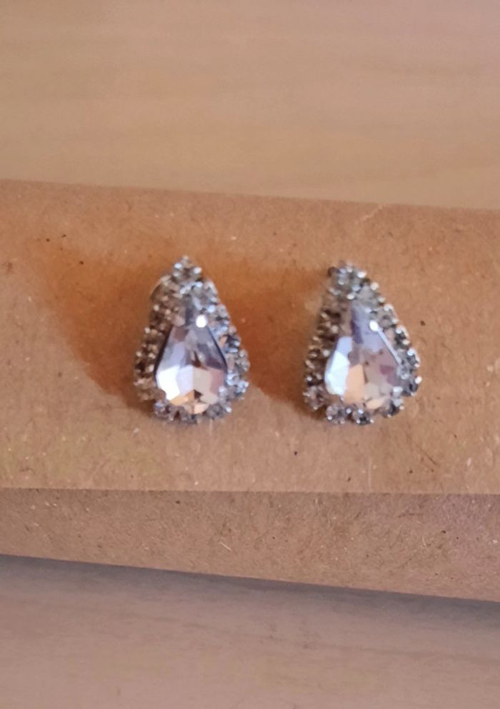 Boucles d'oreilles gouttes strass - photo numéro 3