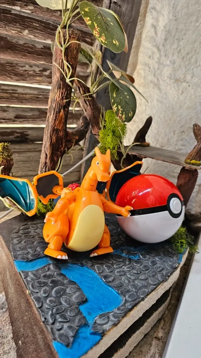 Super figurine Pokemon pliable en boule Dracaufeu - photo numéro 3
