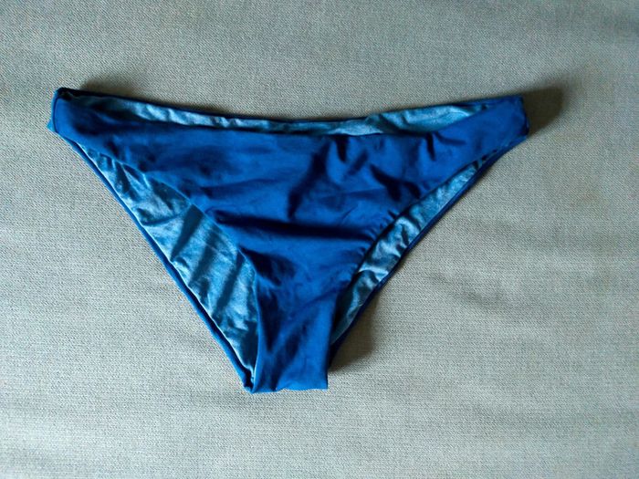 as de maillot de bain bleu velours – Taille 36 – 1 seul exemplaire disponible - photo numéro 5