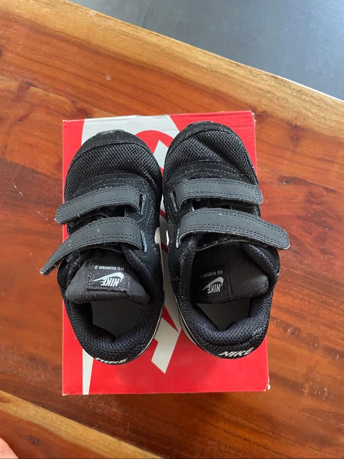 Basket Nike noir taille 25 - photo numéro 3