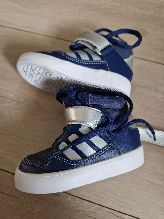 Basket Adidas pointure 20 - photo numéro 5