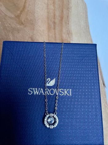 Collier Swarovski neuf