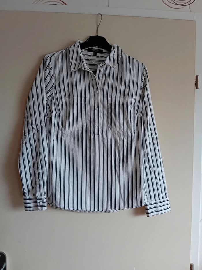 Veste de tailleur noir et son chemisier rayé - photo numéro 2
