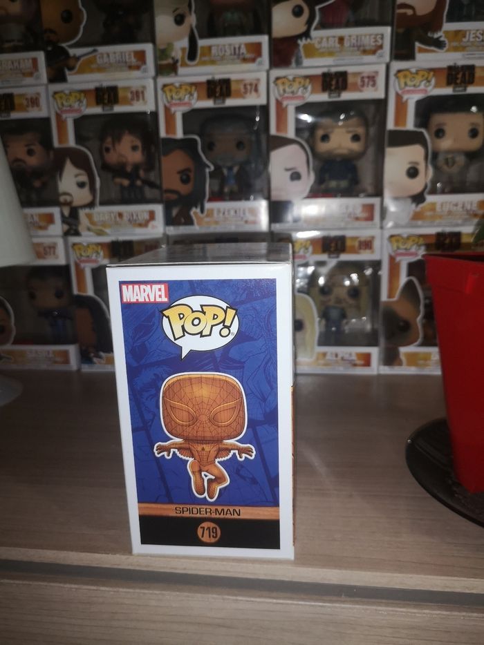 Funko pop Marvel Spider-man 719 special edition + boîte de protection souple - photo numéro 4