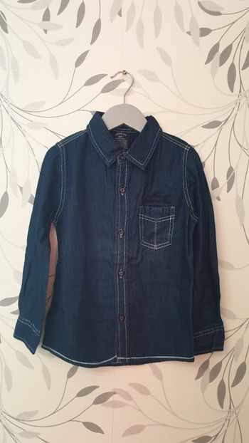 Chemise en jean's bleu taille 5ans très bonne état