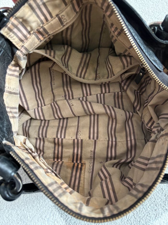 Sac à main en cuir Coccinelle couleur noir - photo numéro 3