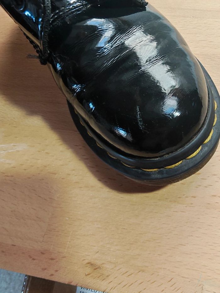 Bottes Dr. Martens 1460 en cuir verni Taille 36 - photo numéro 9