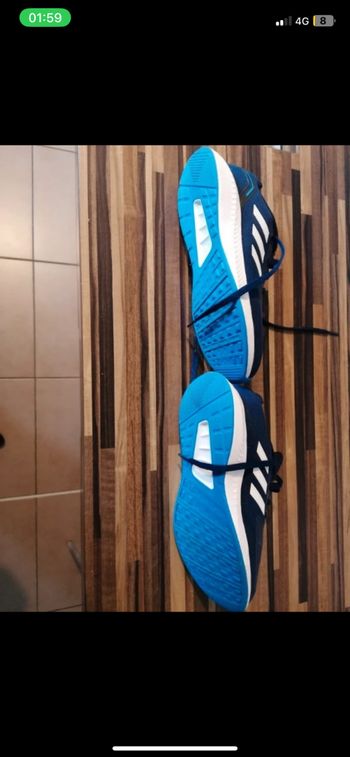 Chaussure de sport adidas