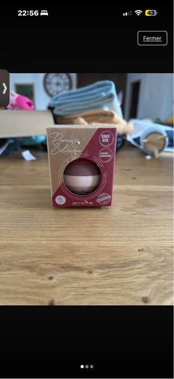 Pomme à un petit silicone Montessori