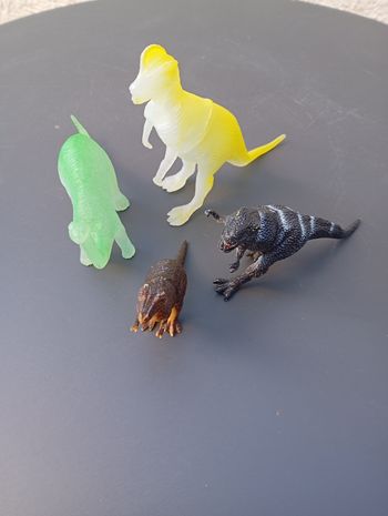 Lot 4 dinosaures