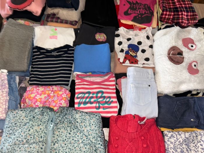 Gros lot de 90 vêtements fille - photo numéro 3