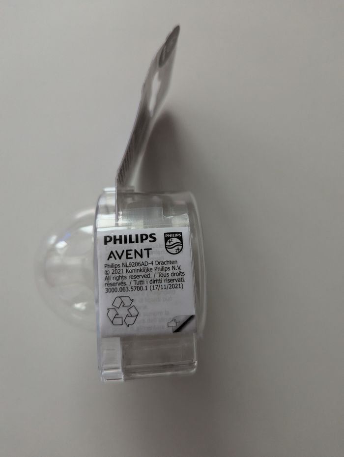 Lot de 2 tétines Philips Avent Natural 3m+ (debit 4) - photo numéro 3