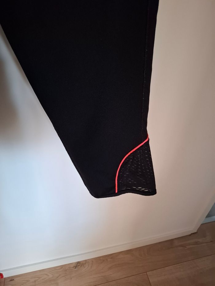 Cycliste de sport colis propre soigné rapide - photo numéro 3