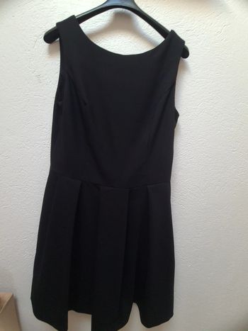 Robe femme noir évasé avec details