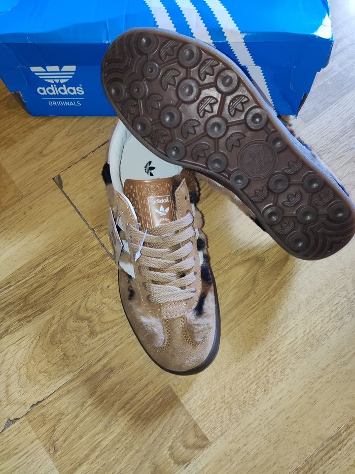 Baskets adidas gazelle indoor en fourrure taille 36 - photo numéro 4