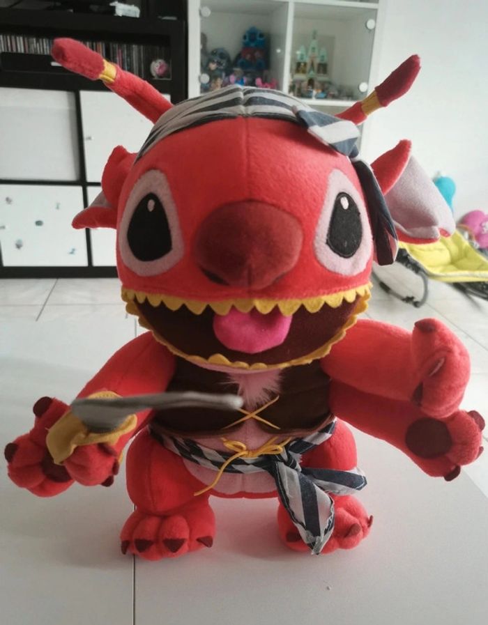 Peluche Leroy pirate de Lilo et Stitch Disney - photo numéro 2