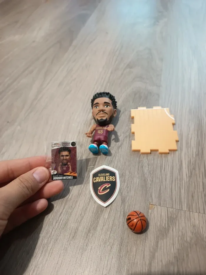 Figurine Donovan Mitchell neuf - Zuru NBA Ballers - photo numéro 2