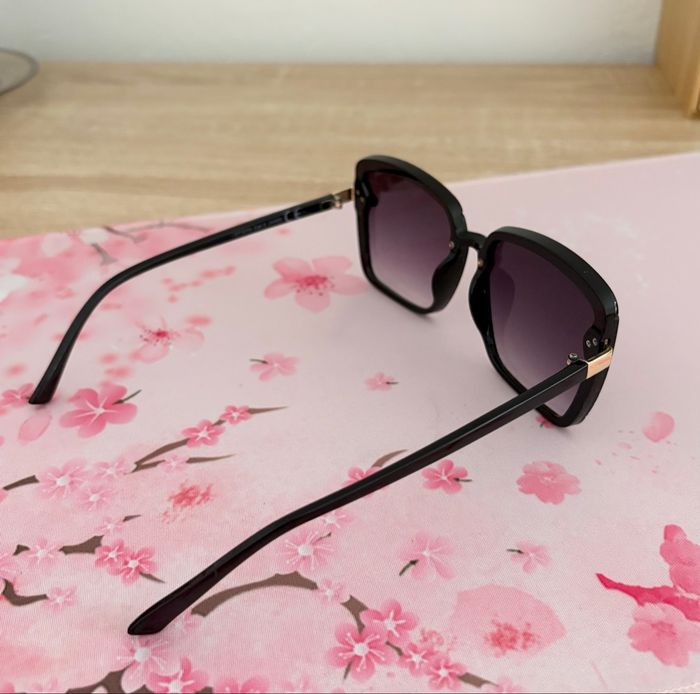 Lunettes noires Shein - photo numéro 3