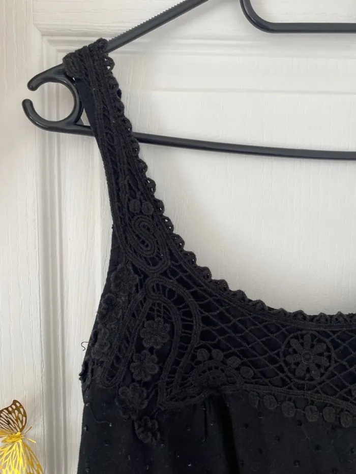 Robe noire à bretelle - photo numéro 2