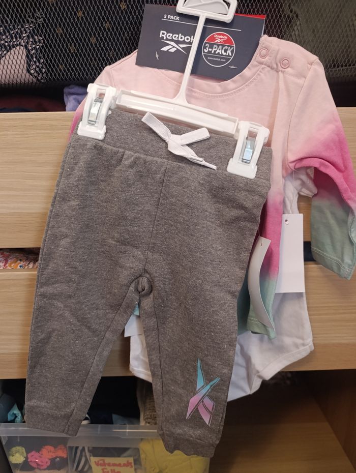Ensemble Reebok bebe 6 mois - photo numéro 2