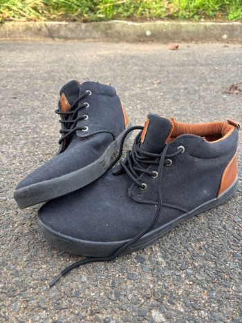 Chaussure montante habillé 5€