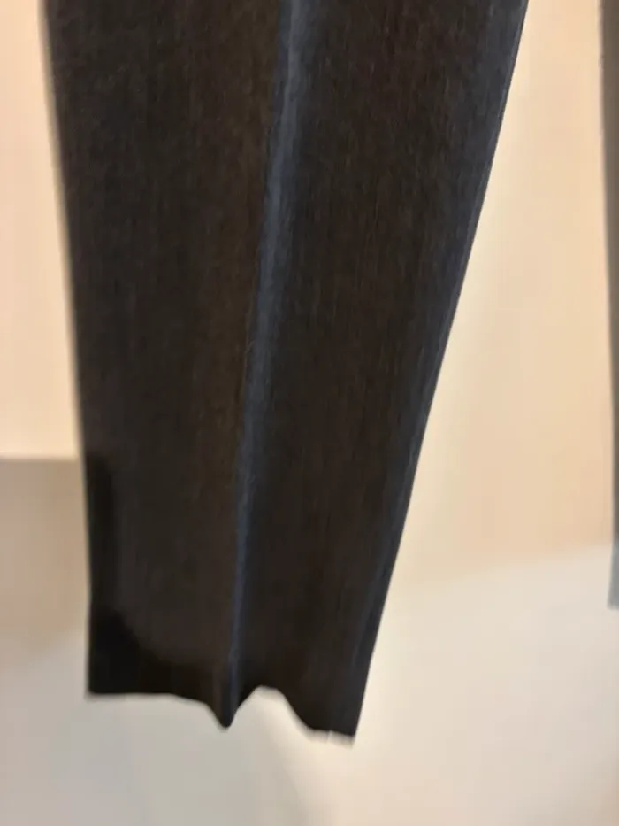 Jolie pantalon gris léger taille 36-38 en très bon état - photo numéro 4