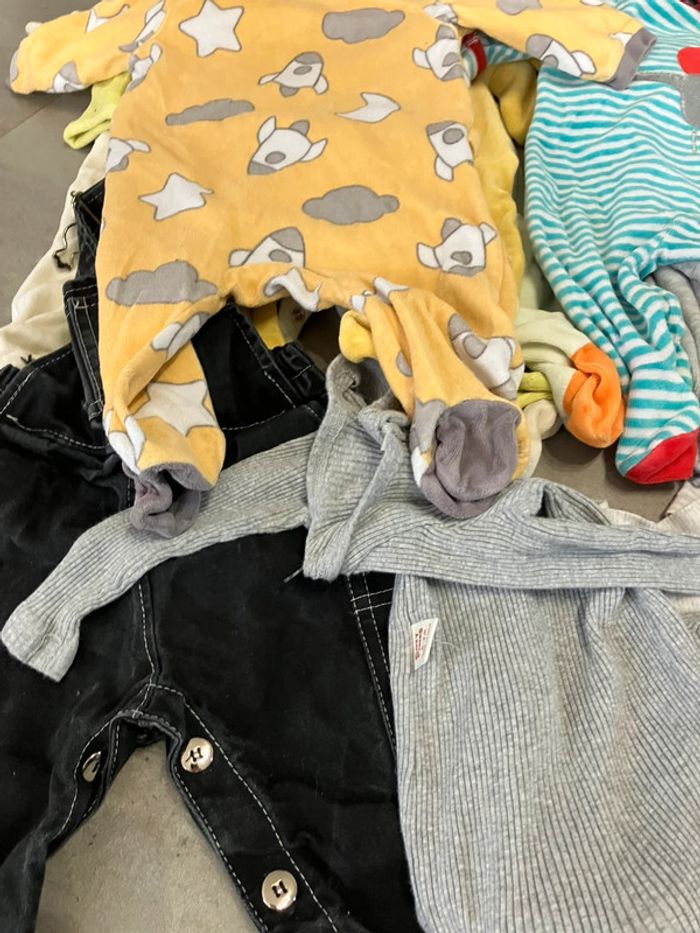 Gros lot 6 mois 10€ - photo numéro 4