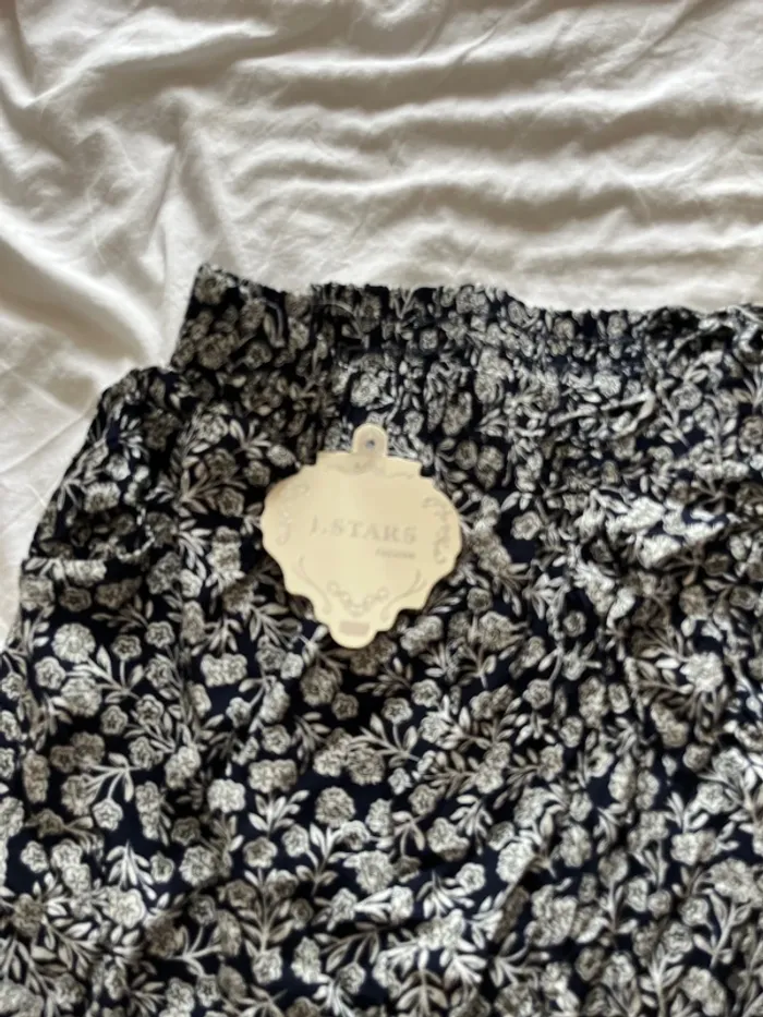 Pantalon neuf avec étiquette - photo numéro 2