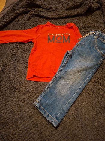 Lots de vêtements 24mois 2 Thirt et 2 pantalon 