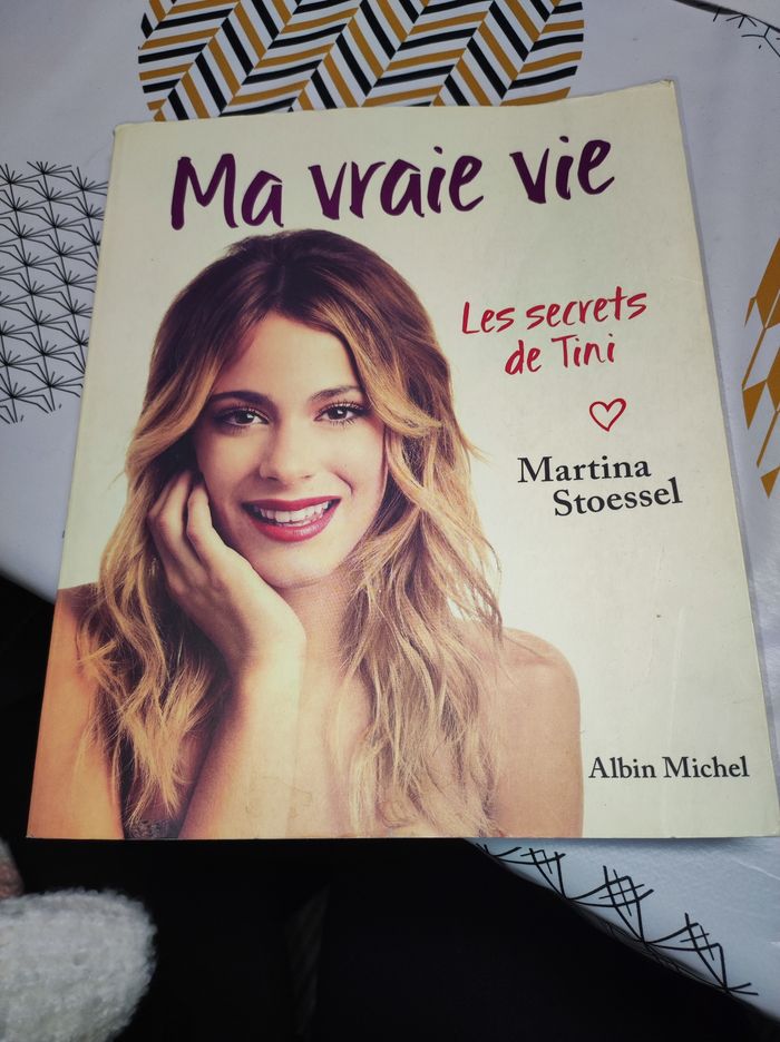 Livre Ma vrai vie les secrets de Tini - photo numéro 1