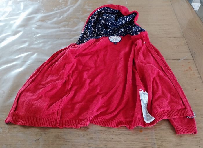Gilet zippé fille 7ans en bon état - photo numéro 3