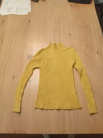 Pull jaune