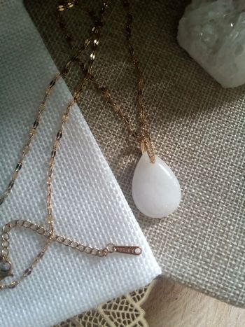 Collier pierre goutte de jade blanc 🤍.
