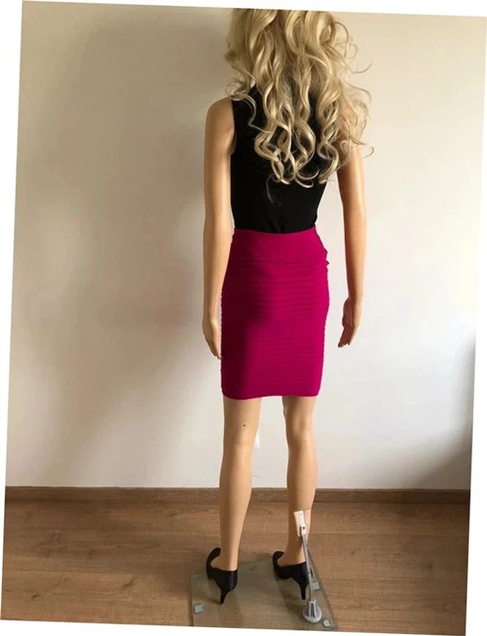 Jupe moulante élastique rose fuschia taille S/M jamais portée - photo numéro 10
