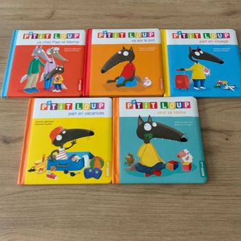 Lot livre petit loup très bonne état