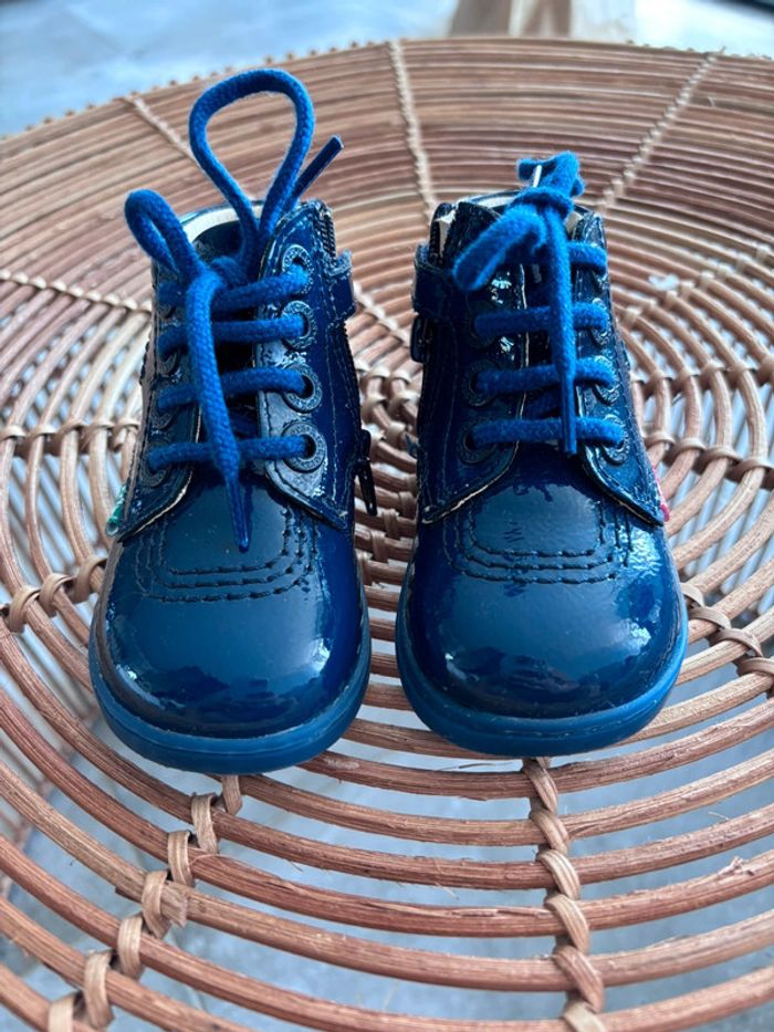Paire de kickers bleue vernis pointure 20 - photo numéro 3