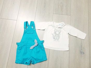 Ensemble salopette courte et maillot. Fille 12 mois. Marque Obaibi