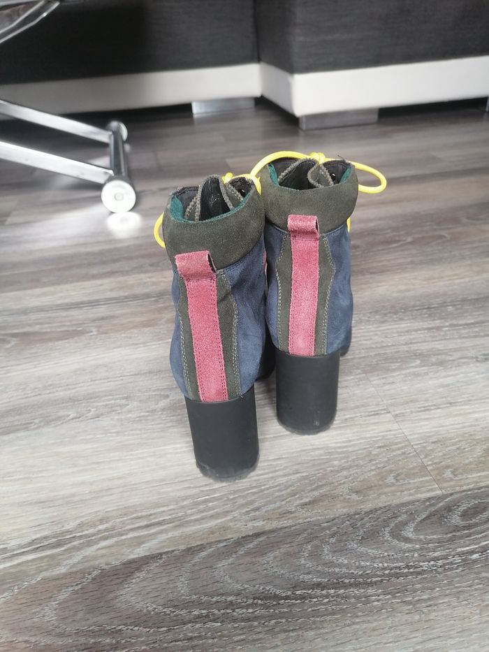 Bottines bleu, noir et bordeaux à talons épais avec lacets jaunes - Taille 39 - Luciano Barachini - photo numéro 2