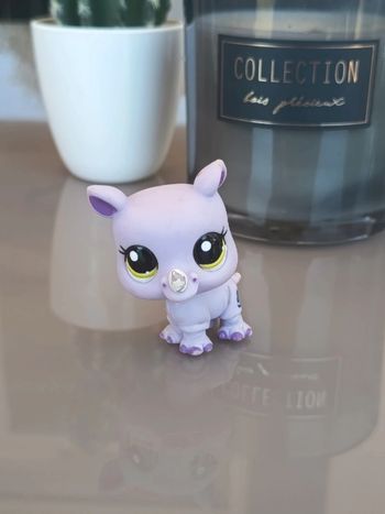 Littlest Pet Shop #2282 light purple rhino