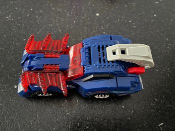 Voiture qui se transforme sonore lumineuse